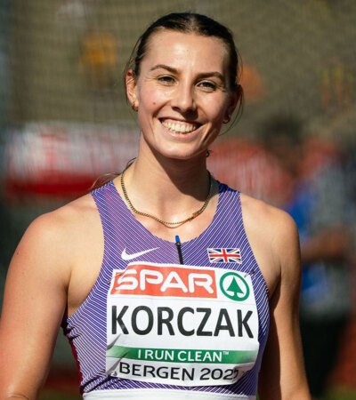 900x1046 LizzieKorczak 