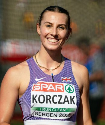 900x1046 LizzieKorczak 