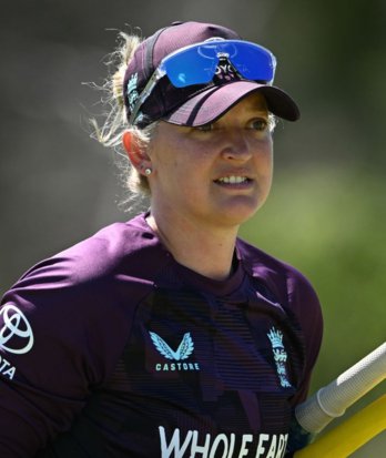 900x1046 SarahTaylor 