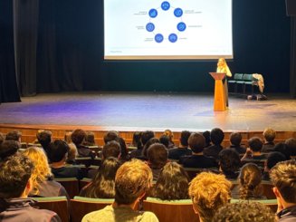 1200x900 Lucy Beauvallet2 