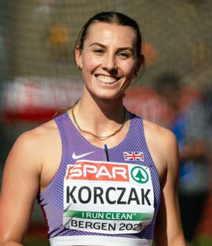 900x1046 LizzieKorczak 