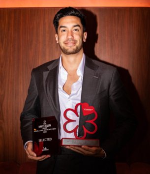 900x1046 MichaelNeedham 