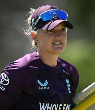 900x1046 SarahTaylor 