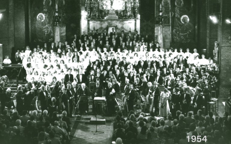  1200x900 Choir 1954  