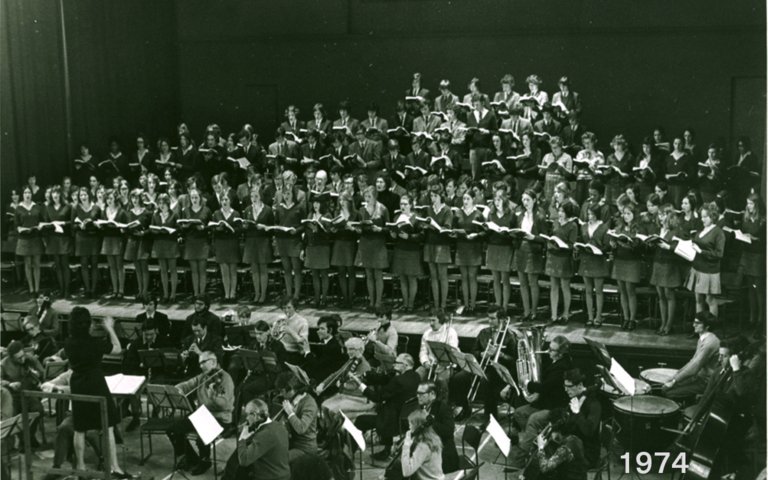  1200x900 Choir 1974  