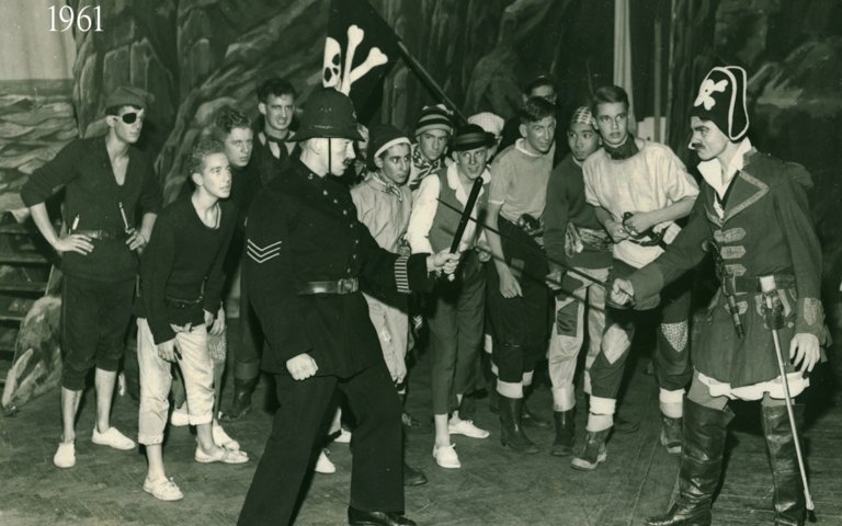  900x1200 Pirates 1961a  